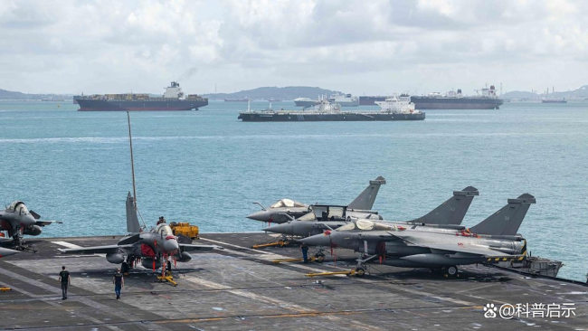 法航母追逐中国潜艇？碰上中国40艘军舰懵了 法国自吹自擂
